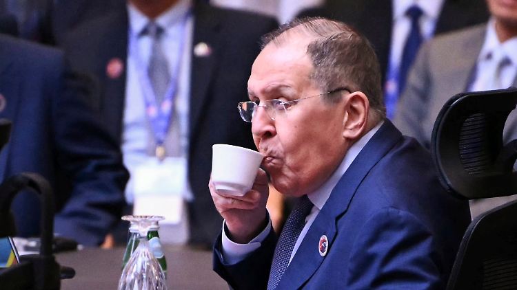 "Völliger Unsinn", Russland als Gefahr zu bezeichnen, sagt Außenminister Lawrow nach mehr als drei Jahren Krieg gegen die Ukraine.