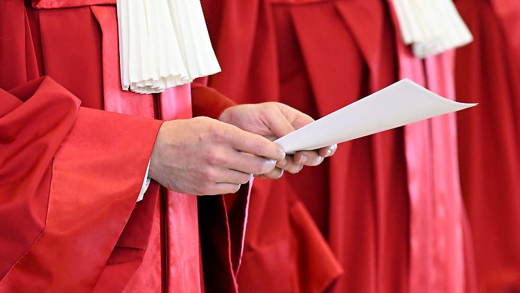 Wer soll den Job der drei scheidenden Richter denn jetzt machen?