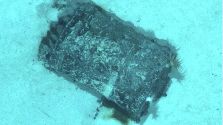 Mindestens 200.000 Fässer werden im Nordostatlantik vermutet - in 3000 bis 5000 Metern Tiefe.