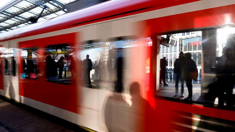 Wer eine Kontaktmöglichkeit hinterlässt, kann dafür auch über Ausfälle und Verspätungen informiert werden, so die Deutsche Bahn.