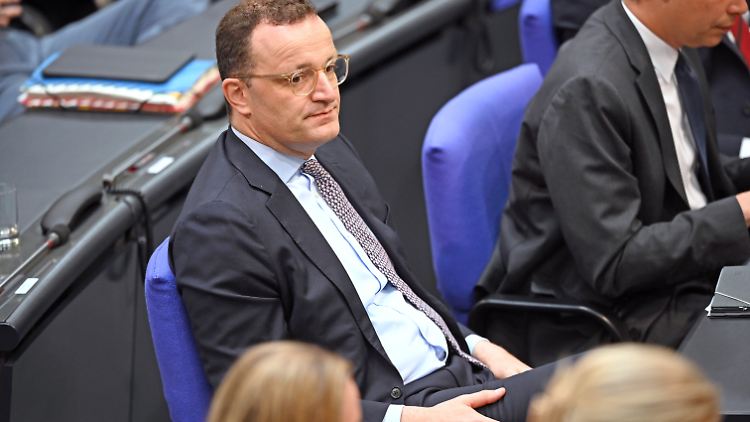 Ab heute auch im eigenen Laden angezählt: Unionsfraktionschef Jens Spahn.
