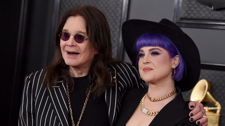 "Was ist bloß los mit euch?", wettert Kelly Osbourne nach Spekulationen über den Tod ihres Vaters.