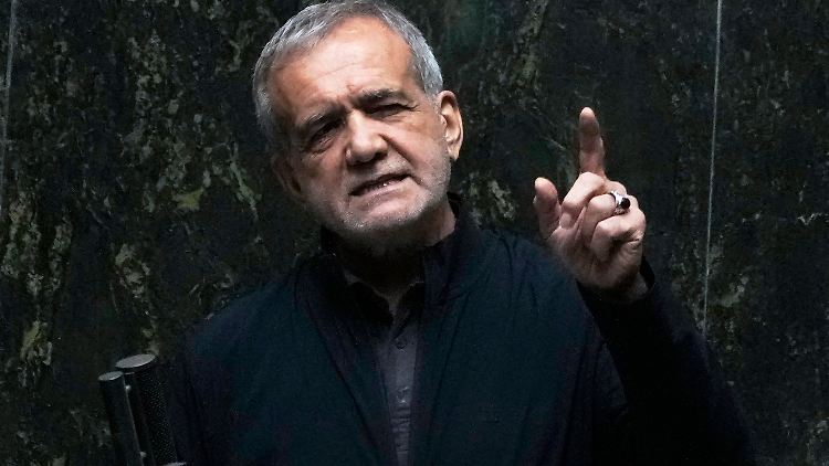 In einem Interview mit dem US-Talkmaster Tucker Carlson sprach Irans Präsident Massud Peseschkian von einem Geheimdienstleck.