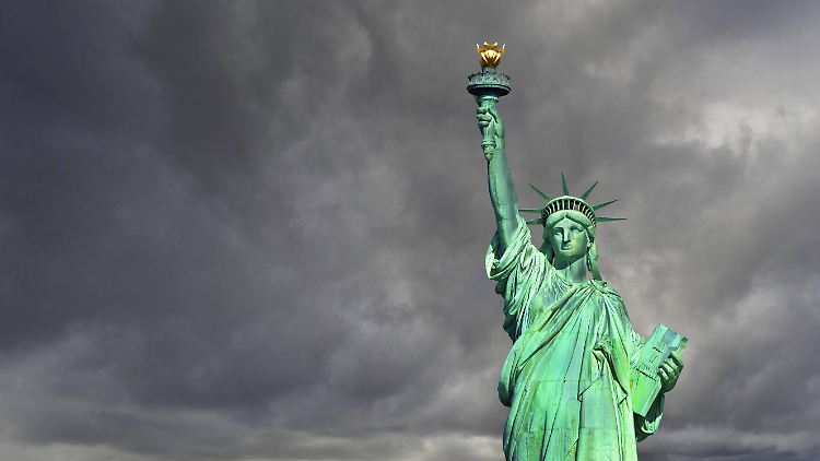 Zuletzt gab es immer mehr Berichte von Menschen, die an amerikanischen Flughäfen abgewiesen wurden - und teils sogar in Abschiebehaft gekommen sind.
