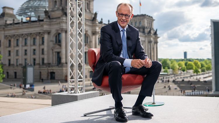 Doppelte Premiere: Merz erlebt seine erste Koalitionskrise und sein erstes Sommerinterview als Kanzler. 