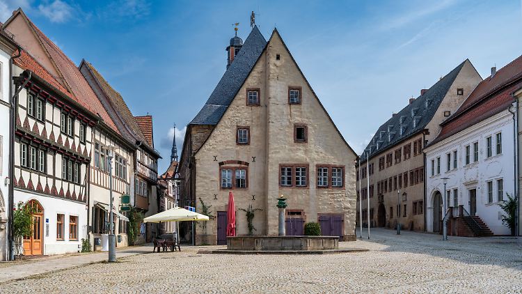 Malerisch, aber menschenleer: Marktplatz von Sangerhausen in Sachsen-Anhalt.