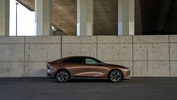 Dem Kreativteam ist es gelungen, die Größe des Mazda-Mittelklässlers geschickt zu kaschieren.