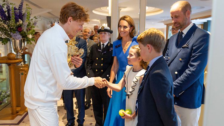 Wimbledon-Sieger trifft Royals: Jannik Singer (l.) mit Prinzessin Kate und ihrer Familie.