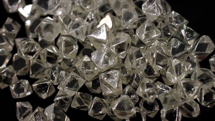Diamenten und spitze Reden haben eines gemeinsam: Ungeschliffen wirken sie beinahe wertlos.