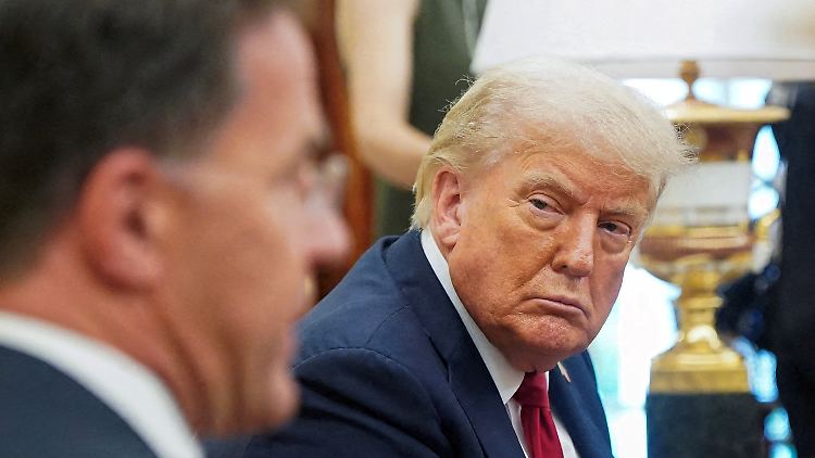 Mark Rutte (links) ist zu Gast bei Donald Trump - die beiden zeigen sich betont verbindlich.