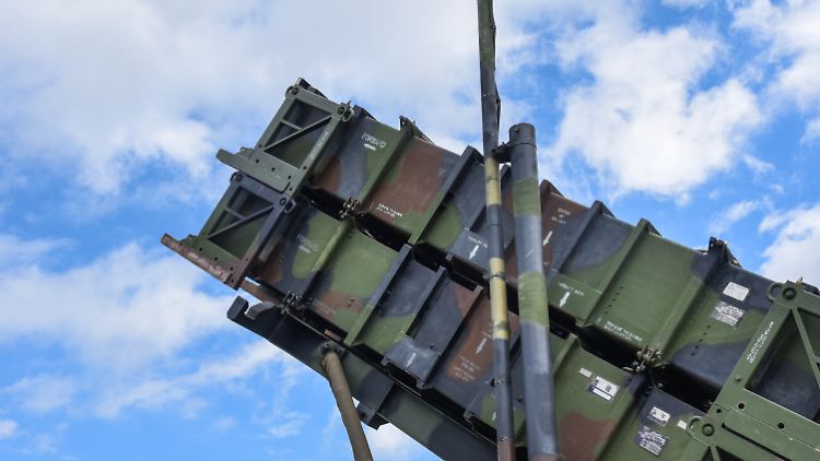 Deutschland hat der Ukraine bereits drei Patriots zur Verfügung gestellt, nun sollen zwei weitere den USA abgekauft werden.