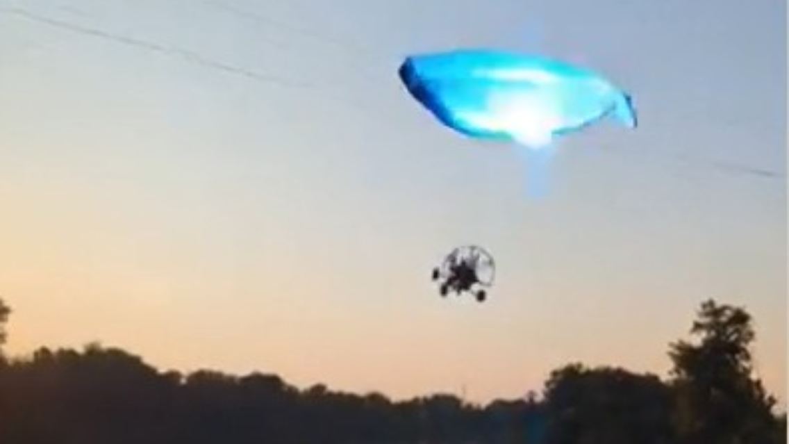 ParagliderBlitz.jpg