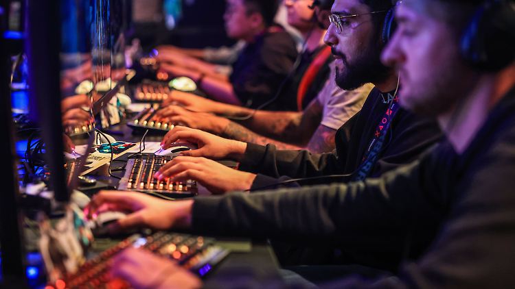 2024 hatte die Gamescom 335.000 Besucherinnen und Besucher an fünf Messetagen verzeichnet.