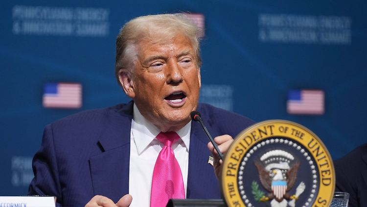 Je nach Ausgang der Gespräche mit der EU könnten die US-Zölle nach oben oder nach unten angepasst werden, erläutert Trump.