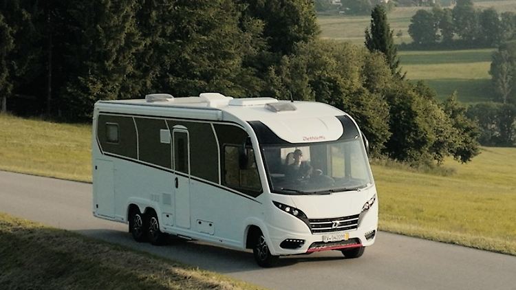 Vollintegriertes Reisemobil: Der Tandem-Achser Dethleffs XL Family I7812-2 ist die Ergänzung zum Alkoven-Modell A 7872-2.