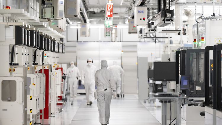 Mitarbeiter im Dresdner Werk des US-Chipherstellers Globalfoundries.