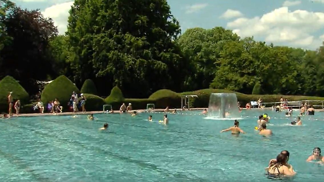 schwimmbecken.jpg