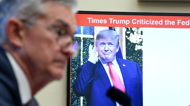 Notenbankchef Powell (links) ist bei Trump wegen seiner Geldpolitik in Ungnade gefallen.