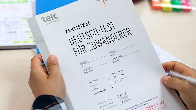 In Deutschland besteht auch bei der zweiten Generation eingewanderter Personen noch eine Lohnlücke - sie beträgt im Schnitt 7,7 Prozent.