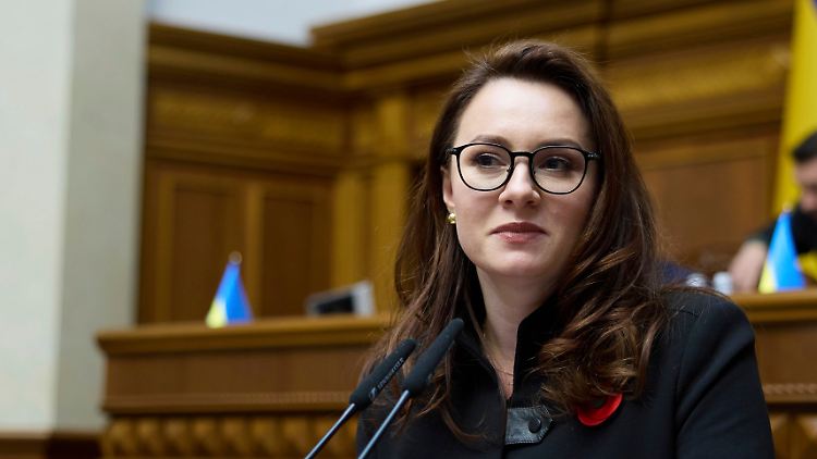 Die neue ukrainische Ministerpräsidentin Julia Swyrydenko kam 1985 im nordukrainischen Tschernihiw zur Welt.