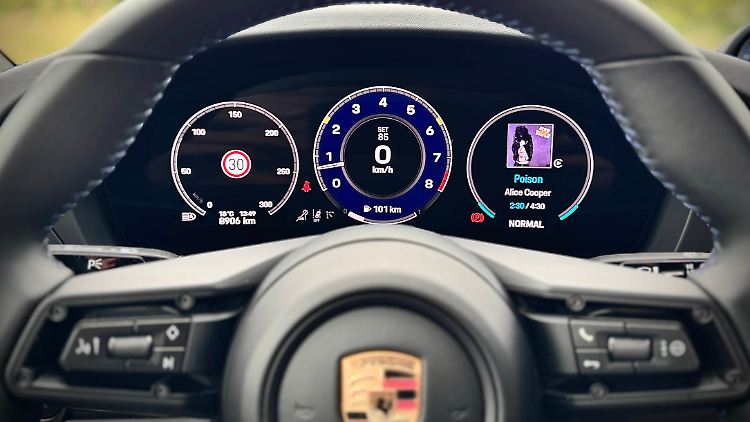 Früher war der Drehzahlmesser noch mechanisch ausgeführt. Heute ist es bloß noch die Uhr.