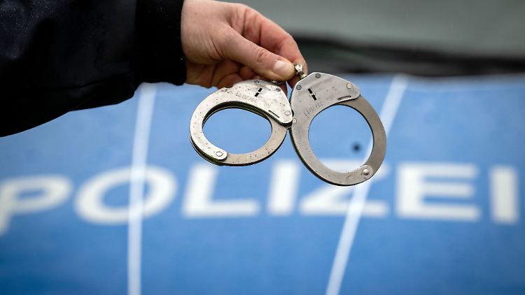 Die Bundespolizei konnte den mutmaßlichen Straftäter festnehmen. (Symbolbild)