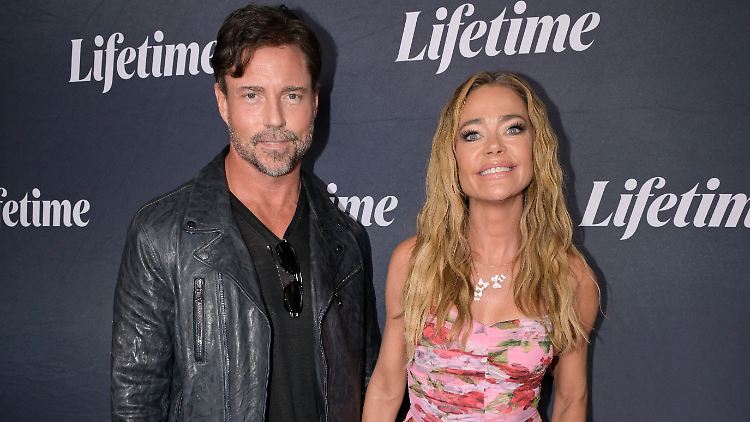 Einer von ihnen sagt wohl nicht ganz die Wahrheit: Aaron Phypers und Denise Richards.