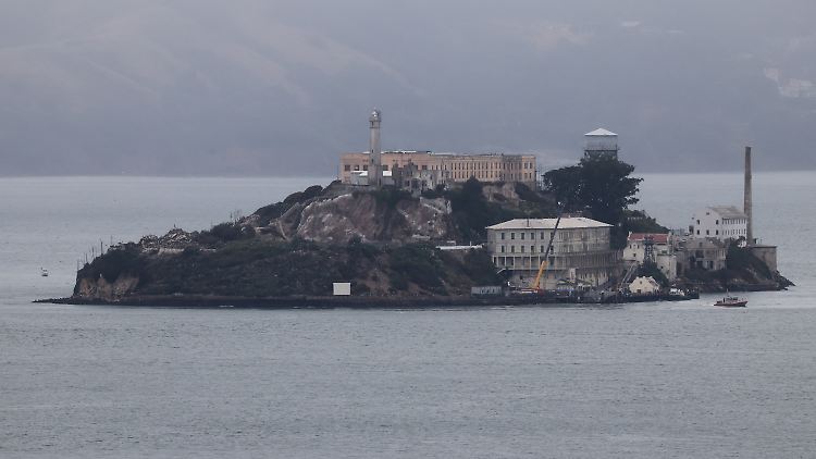 Auf einer Insel vor San Francisco liegt Alcatraz.