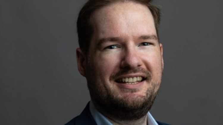 Rafael Loss ist Policy Fellow beim European Council on Foreign Relations (ECFR). Seine Arbeitsschwerpunkte sind Sicherheit und Verteidigung im euro-atlantischen Raum, Militäroperationen, Innovation und Technologie sowie Nuklearstrategie und Rüstungskontrolle.