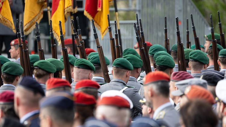 Vor 14 Jahren ist die Wehrpflicht ausgesetzt worden. Nun werden bald möglicherweise wieder Wehrpflichtige herangezogen.