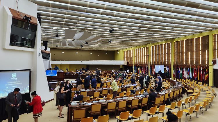 Sitzungssaal in Jamaica: Bereits seit Jahren wird um einen Konsens zum Tiefseebergbau gerungen. 