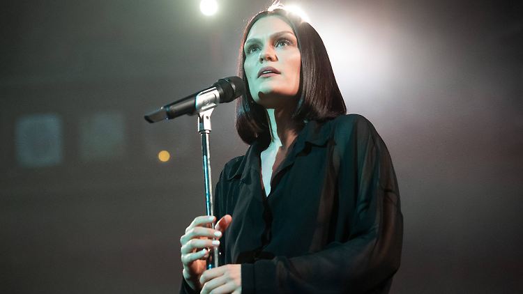 Jessie J erhielt vor einigen Monaten die Diagnose Brustkrebs und unterzog sich einer Mastektomie.