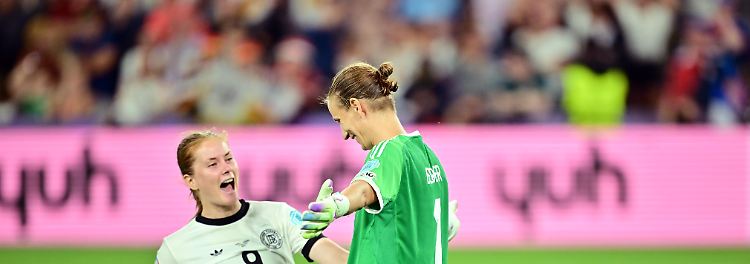 Und dann die Heldin im Elfmeterschießen mit zwei gehaltenen Bällen. 