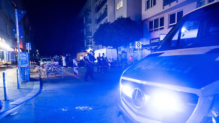 Die Polizei am Tatort in Berlin-Gesundbrunnen. 