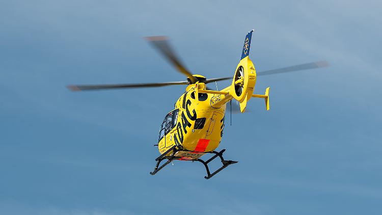 Die 57 Jahre alte Fahrerin eines BMW wurde per Rettungshubschrauber in eine Klinik gebracht.