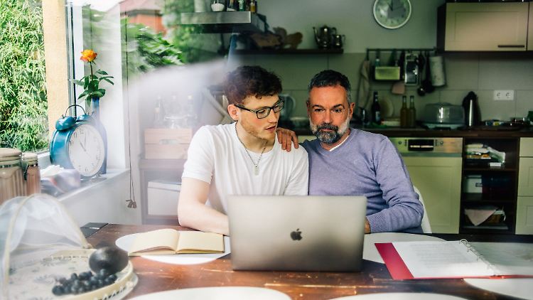 Bis zu 400.000 Euro kann ein Vater seinem Sohn alle zehn Jahre steuerfrei übertragen.  