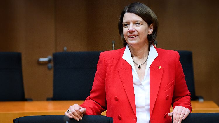 "Es ist kein Geheimnis - Deutschland ist als logistische Drehscheibe für die Nato-Truppenbewegungen und als aktiver Nato-Partner fest im Blickfeld ausländischer Nachrichtendienste", so Rosenberg.
