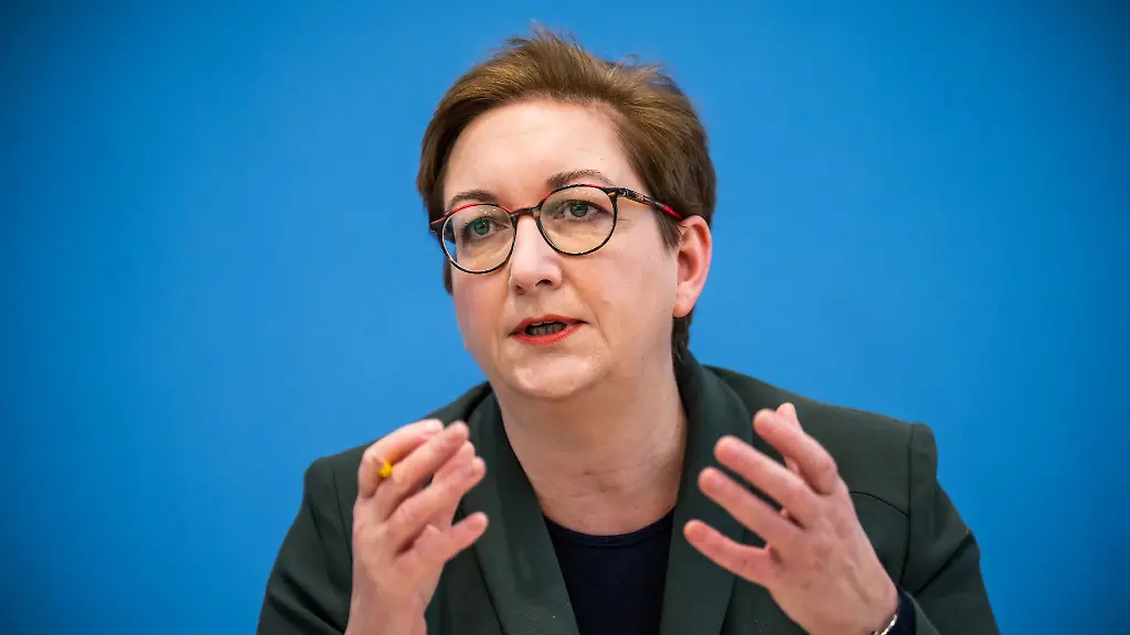 Klara-Geywitz-SPD-Bundesministerin-fuer-Bau-und-Wohnen-spricht-zur-Presse