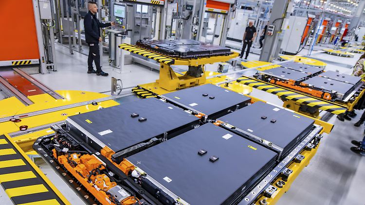 Die neueste Generation von Antriebsbatterien von Mercedes-Benz wird in Sachsen gefertigt. 
