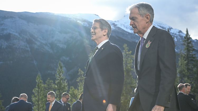 "Entscheidung liegt bei Trump": US-Finanzminister Bessent im Mai mit Fed-Chef Powell auf dem G7-Treffen in Kanada. 