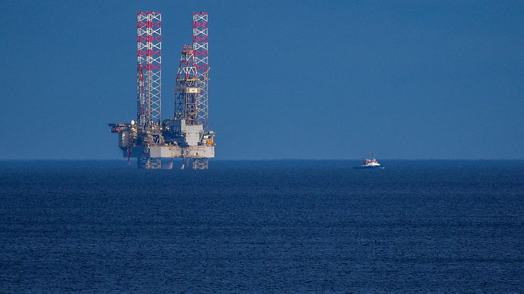 Bohrplattform des kanadischen Unternehmens CEP Central European Petroleum BV in der Ostsee vor der Insel Usedom.
