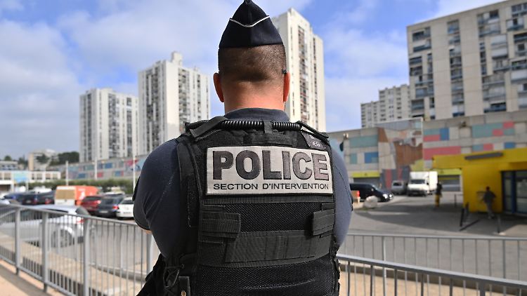 Ein Polizist im französischen Nimes. (Archivbild)