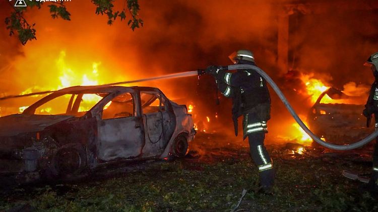 In der Hafenstadt Odessa brachen infolge der russischen Luftangriffe mehrere Brände aus.