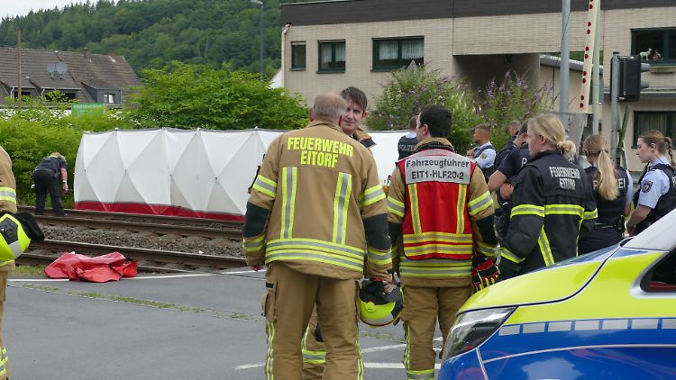 Einsatzkräfte am Ort des Geschehens.