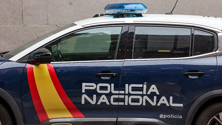 Bei 39 Durchsuchungen wurden unter anderem 141.000 Euro in bar und drei Fahrzeuge sichergestellt. 