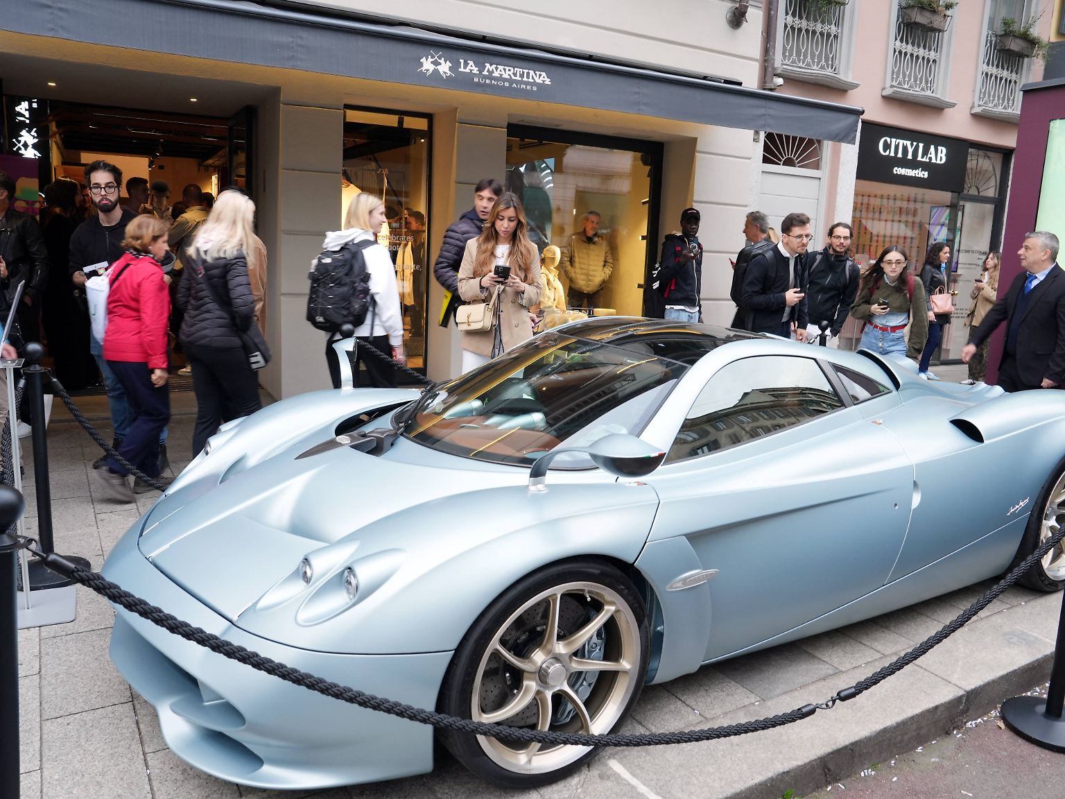 Der italienische Sportwagenhersteller Pagani ist bekannt für seine aufsehenerregenden, ...