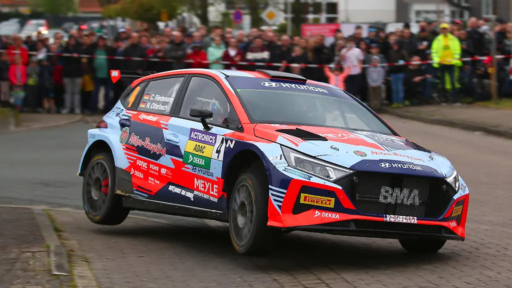 Lokalmatador-Christian-Riedemann-und-Beifahrer-Nico-Otterbach-gewannen-die-34-ADAC-Actronics-Rallye-Sulingen-souveraen