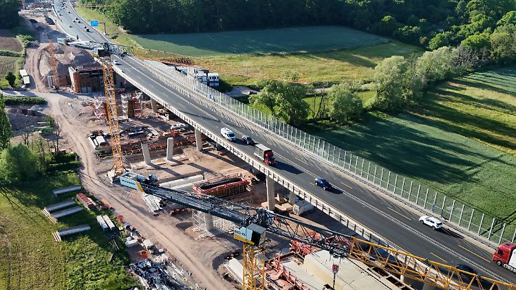 An der A3 bei Erlangen wird schon gebaut.