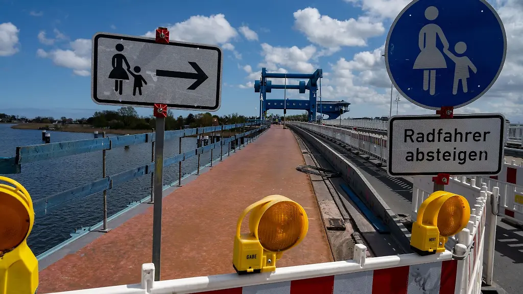 Blick-auf-die-Baustelle-auf-der-Peenebruecke