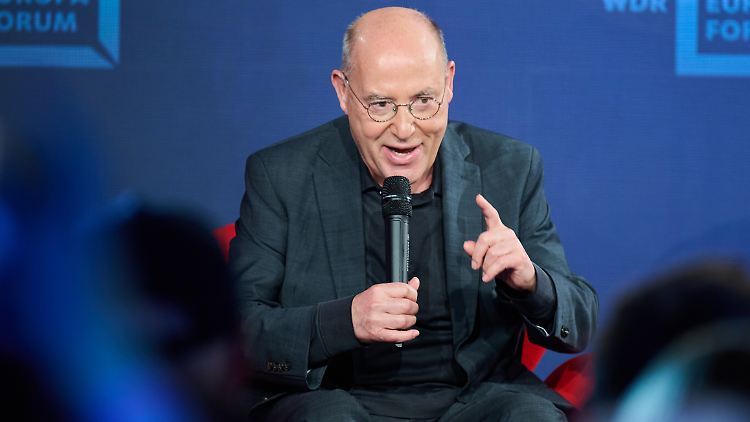 Haltung kommt an, sagt Gysi. Die SPD sei dagegen kaum noch als Alternative zur Union wahrgenommen worden. 